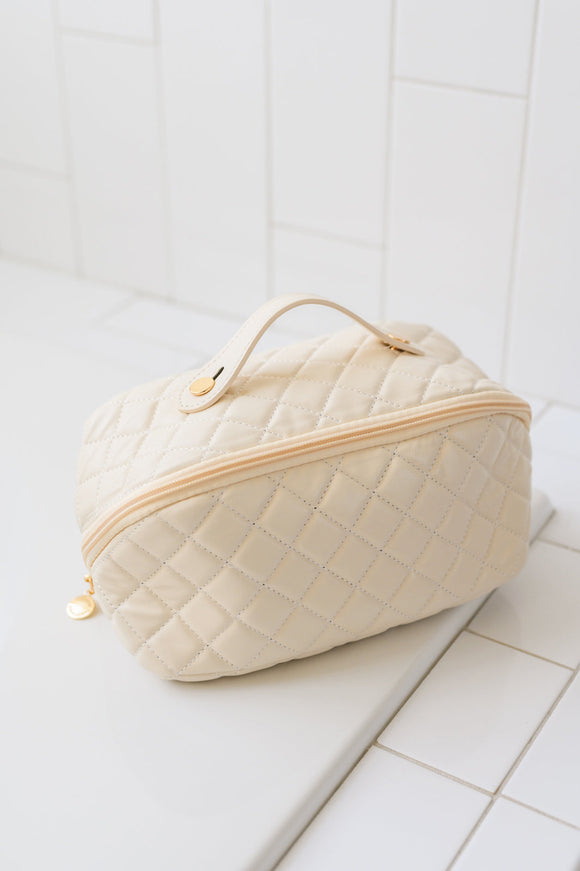 Large Capacity Quilted Makeup Bag in Cream (Online Exclusive_